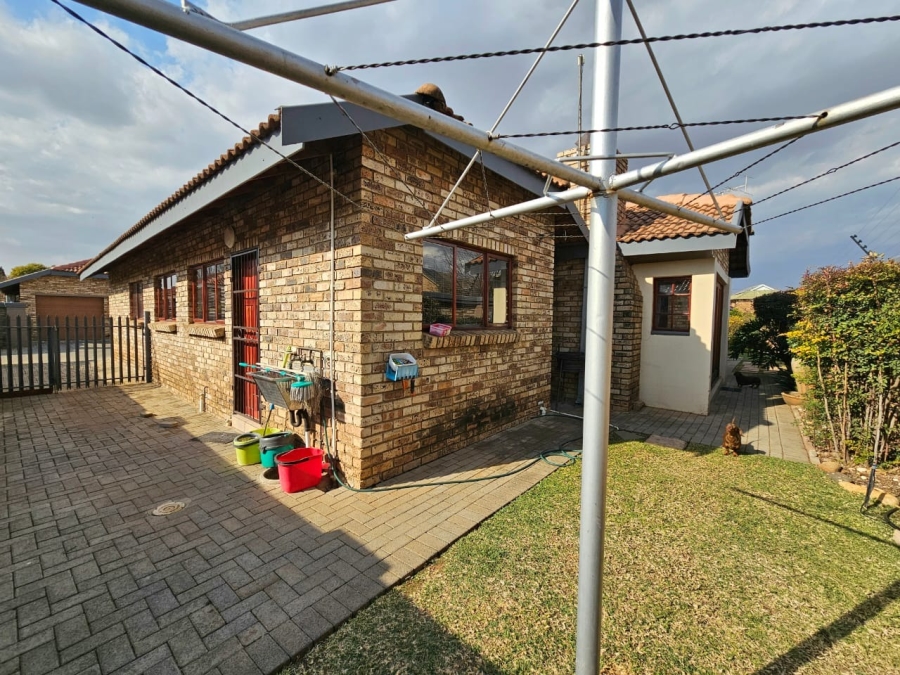 3 Bedroom Property for Sale in Grimbeeck Park North West